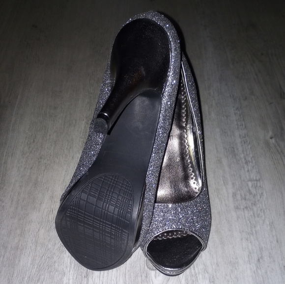 EUC Rampage 'Gracee' Heels - Picture 3 of 8